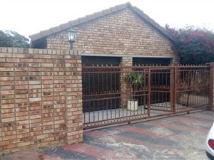 4 Bed House in Klipfontein View