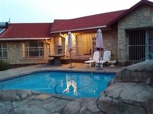 3 Bedroom House in Heuweloord