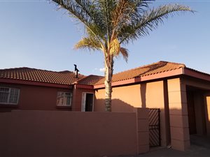 3 Bed House in Thatchfield