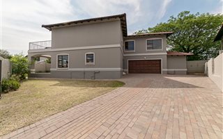 4 Bedroom Cluster in Maroeladal