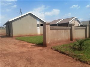 2 Bed House in Mahube Valley