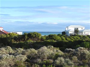 704 m² Land available in Suiderstrand
