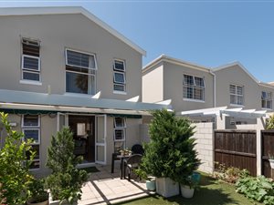 3 Bed Townhouse in Lakeside