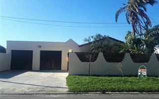 3 Bedroom House in Grassy Park