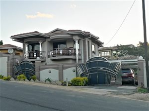 3 Bed House in Lovu