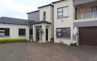 5 Bedroom House in Boschdal