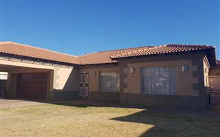 3 Bedroom Townhouse in Flamwood