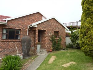 3 Bedroom House in Sunrise on Sea