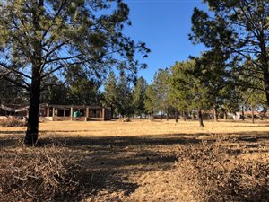 9500 m² Land available in Crowthorne