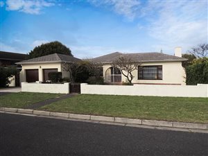 4 Bed House in Meadowridge