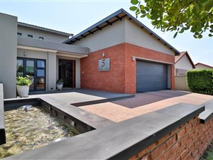 3 Bed House in Retire at Midstream