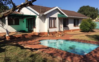 3 Bedroom House in Hayfields