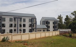 1 Bedroom Apartment in Zwartkop Golf Estate