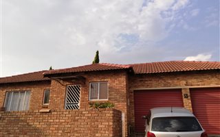 3 Bedroom Townhouse in Wilgeheuwel