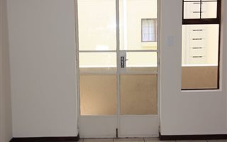 1 Bedroom Flat in Kosmosdal