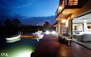 9 Bedroom House in Shere