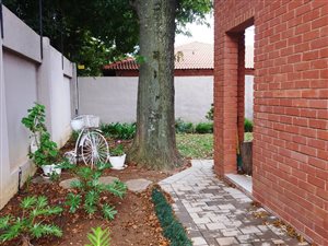 3 Bed Cluster in Menlo Park