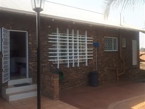 4 Bed House in Jackaroo Park