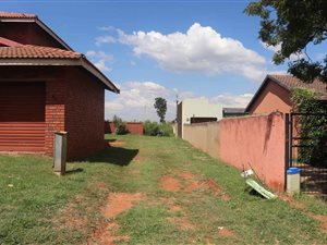 935 m² Land available in Eldorado Park