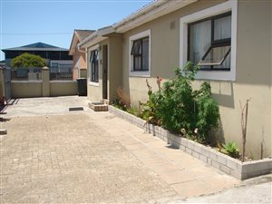 4 Bed House in Lotus River
