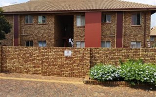 3 Bedroom Townhouse in Zwartkop
