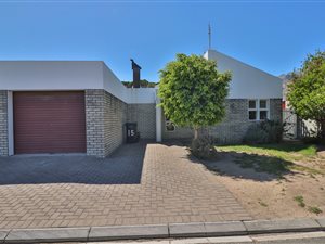 3 Bed House in Gordons Bay Central