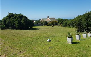 661 m² Land available in Cove Rock