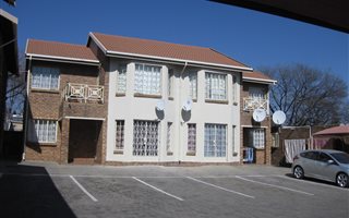 2 Bedroom Townhouse in Regents Park