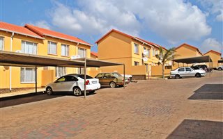 2 Bedroom Apartment in Grobler Park