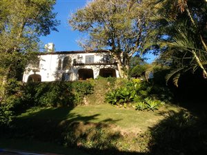 4 Bed House in Woodside