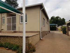 180 m² Commercial space in Greenside