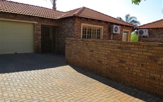 3 Bedroom Townhouse in Eldoraigne