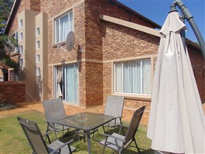 3 Bed Townhouse in Heuwelsig Estate