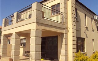 4 Bedroom House in Leeuwenhof Estate
