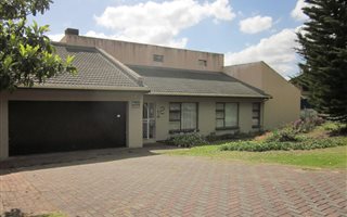 5 Bedroom House in Eden