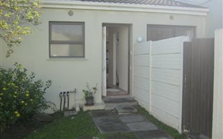 2 Bedroom Apartment in Bloubergrant