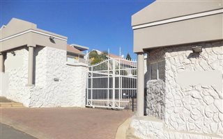 2 Bedroom Townhouse in Kensington