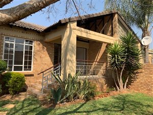 3 Bed Simplex in Moreleta Park
