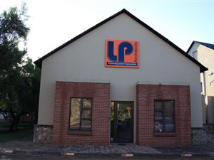 333 m² Office Space in Eldoraigne