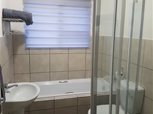 2 Bed Apartment in Helderkruin