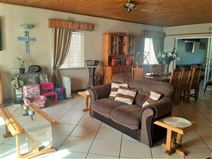 3 Bed House in Monument