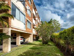2 Bed Apartment in Claremont