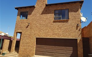 3 Bedroom House in Bronkhorstbaai