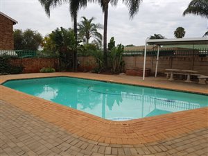 2 Bed Townhouse in Doornpoort and surrounds