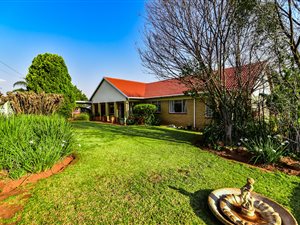 4 Bed House in Roodekrans