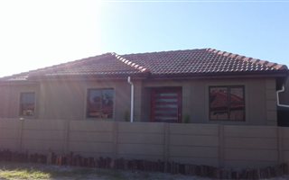 2 Bedroom House in Camelot
