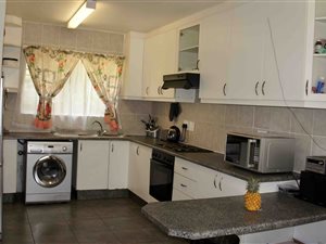 3 Bed Apartment in Meerensee