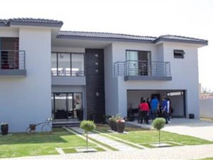 3 Bed House in Golf View