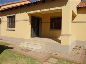 3 Bed Townhouse in Mooikloof Ridge