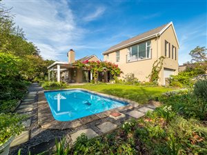 3 Bed House in Bergvliet